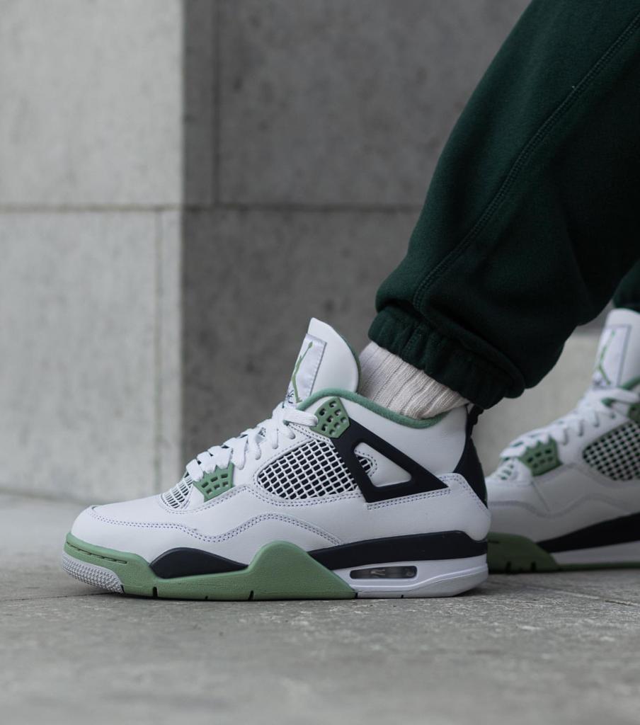 Nike SB x Air Jordan 4 "Pine Green"