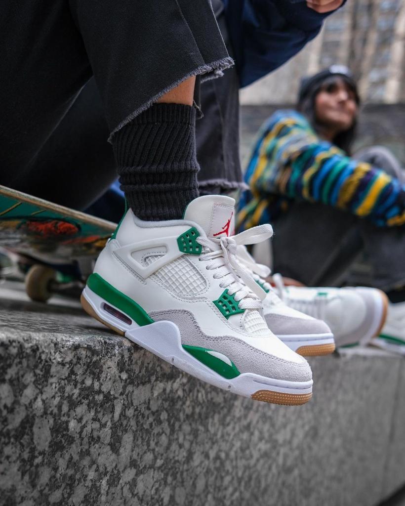 Nike SB x Air Jordan 4 "Pine Green"