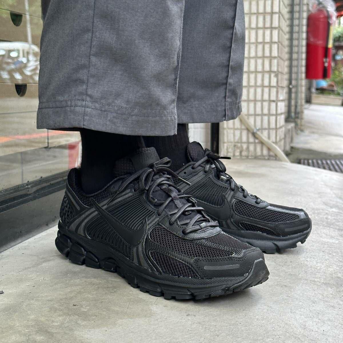 Nike Zoom Vomero 5 Triple Black